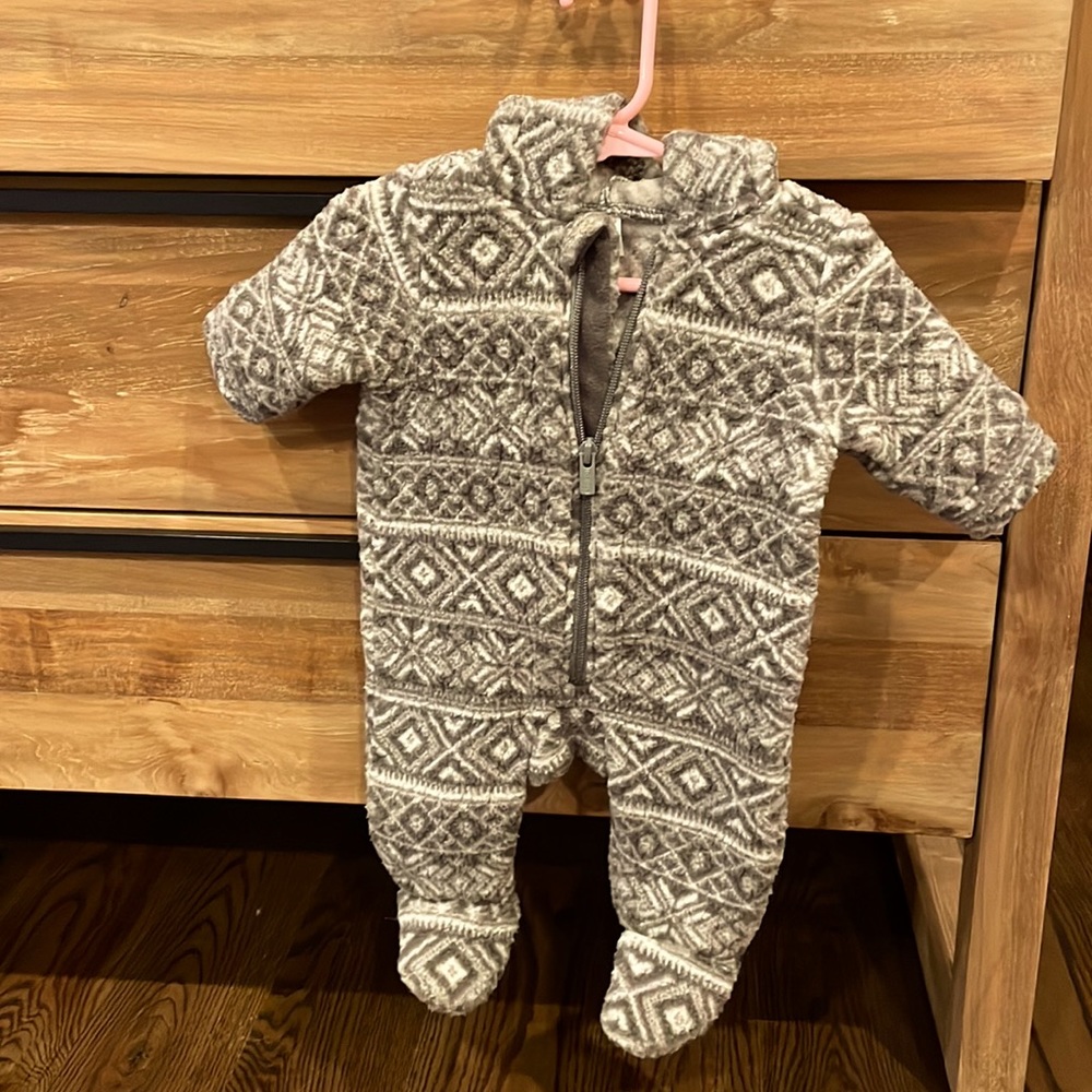 2/$20 Old Navy Fleece Zippered Bunting 0-3 M EUC